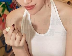 AISS爱丝(黄金版) – 穿丝袜的街道，亚美依的写真居然让我感到一丝小尴尬