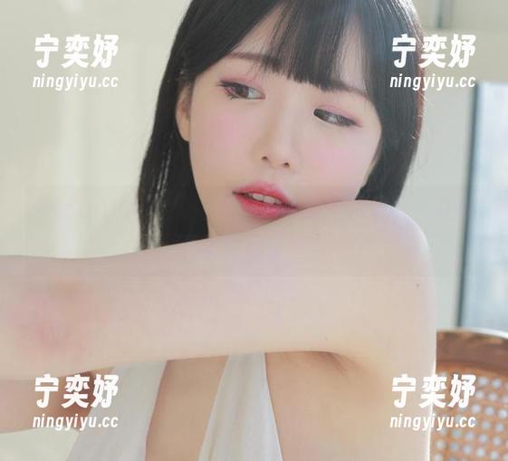 Addielyn(에디린)说：高跟鞋不止是鞋，在线图集等你来瞧！