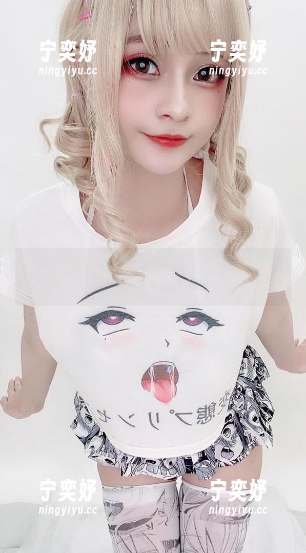 Azami Azami的圣诞图包,画面里的那一抹色调好有趣啊!