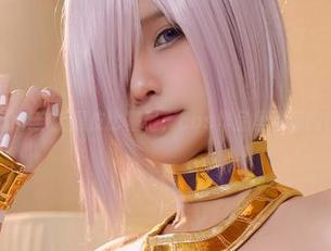 Azami穿上黑皮比基尼，cos作品里隐藏的诱惑