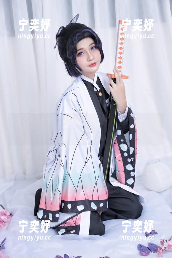 Azami Azami,这腿颠覆了我对脚的认知,全套图包已备好!