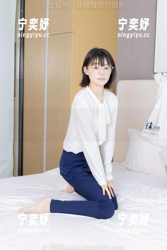BoBoSocks袜啵啵-小甜豆 BoBoSocks袜啵啵 - 小甜豆的图包,油亮厚黑丝,你看得见的诱惑。