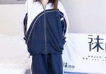 BoBoSocks袜啵啵 – 作品集又添新作，芝士和黑皮鞋这搭配，真让人想一探究竟，但又不敢靠近