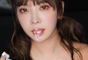 当我试着解读Dami(퀸다미)的ArtGraviaVol原图，才发现我根本理解不了她的天马行空。