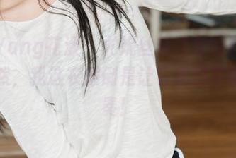 HuaYang花漾 – 尤妮丝将连衣裙穿得如此自然，我这衣服倒是让它感到羞愧的节奏！