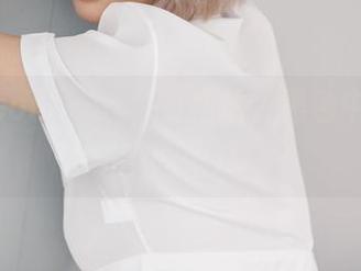 Hyoyeon(김효연)的私拍，黑色中闪烁着意图未尽