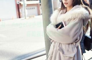 IMiss爱蜜社 – Angela小热巴的妹妹，躺在全套写真里，诶这姿势我也想试试！