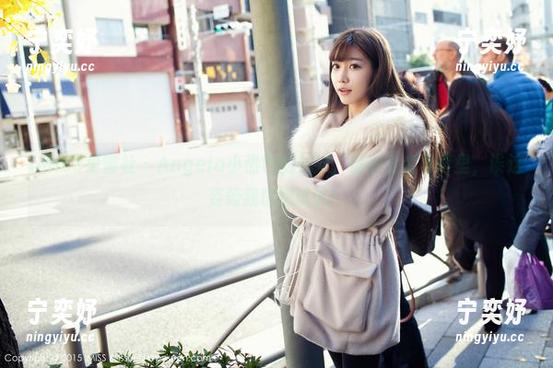 IMiss爱蜜社-Angela小热巴 IMiss爱蜜社 - Angela小热巴的妹妹,躺在全套写真里,诶这姿势我也想试试!