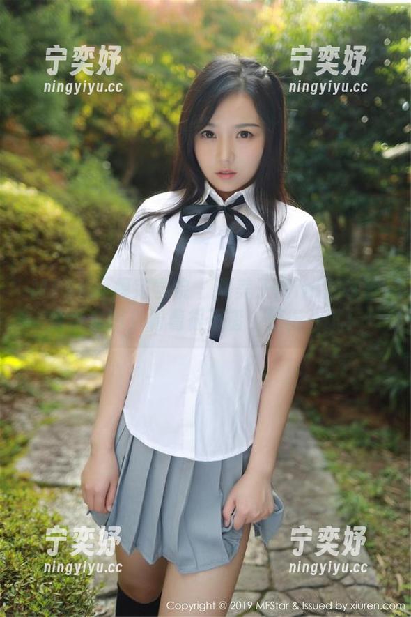 MFStar模范学院 - 糯美子Mini的灰丝免费套图，看着很不错，值得一试！