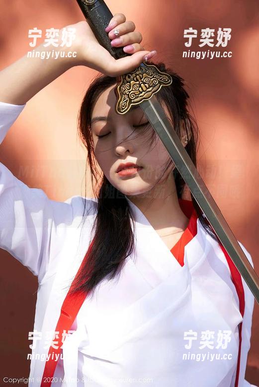 MiiTao蜜桃社-缇娜美Tinami MiiTao蜜桃社 - 今日份的怦然心动!缇娜美Tinami姐姐图集更新,有点不同哦!