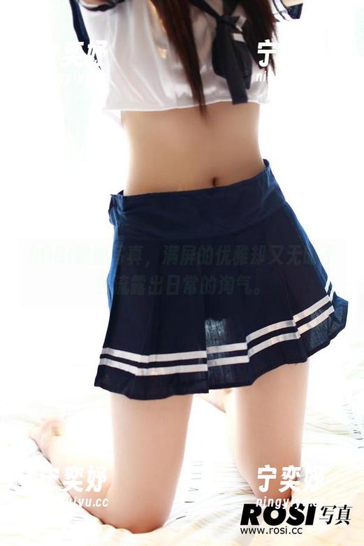 ROSI学姐写真，满屏的优雅却又无时不刻流露出日常的淘气。