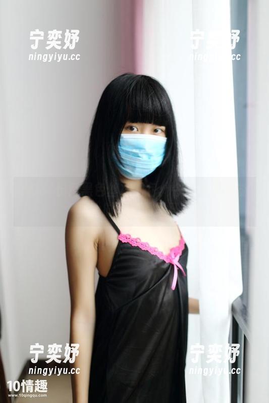 ROSI口罩 ROSI长筒黑色丝袜图包:今晚说不定能成为时尚界的黑马!