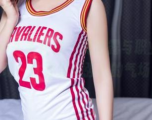 TouTiao头条女神 – 刘雨露与职业装,究竟哪一件更显女强人的气场?