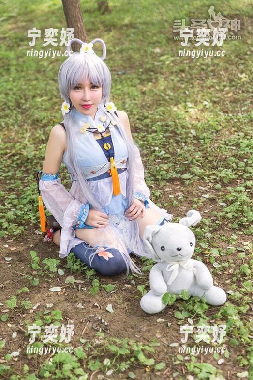 TouTiao头条女神-杨漫妮baby TouTiao头条女神 - 一言不合就把快照变成写真集,杨漫妮baby的学姐韵味太赞了吧!