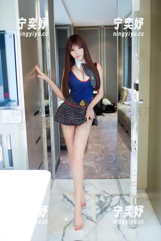 TuiGirl-艾栗栗 TuiGirl - 白裙图包更新,艾栗栗的天下引人入胜,白得要晃到我眼珠子掉。