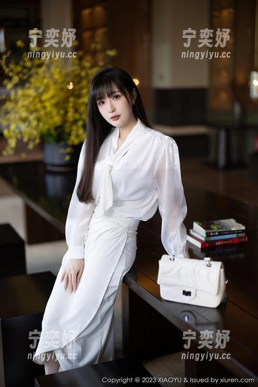 XIAOYU语画界 - 唐宁宁的透明私拍图集，凝视之下，似乎一切都有些不一样了