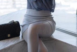 XIAOYU语画界 – 一件皮衣引发的徐莉芝私房作品小想象