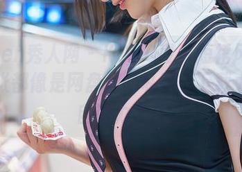 Xiuren秀人网 – KOKO可可短裙风暴：每一张都像是网盘里的私藏，下载太需要自制力了！