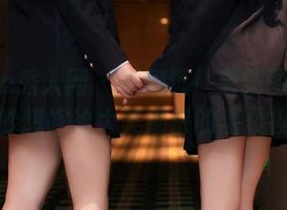 Xiuren秀人网 – 不剧透！最新图包要让你一秒想嫁给大美媚京的温柔模样！