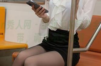 Xiuren秀人网 – 小逗逗的写真全集：吊带，调皮不失优雅