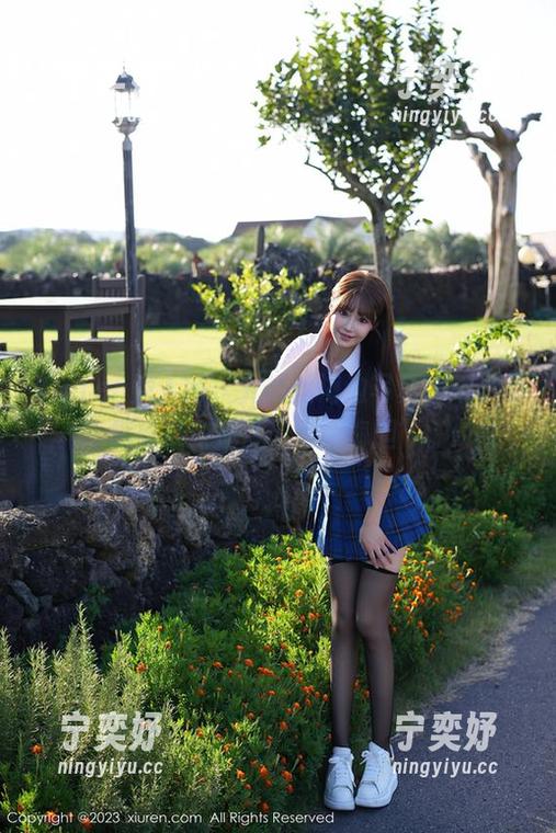 Xiuren秀人网 - 尤妮丝海边写真，不小心把自己变成了‘免费海胆’。