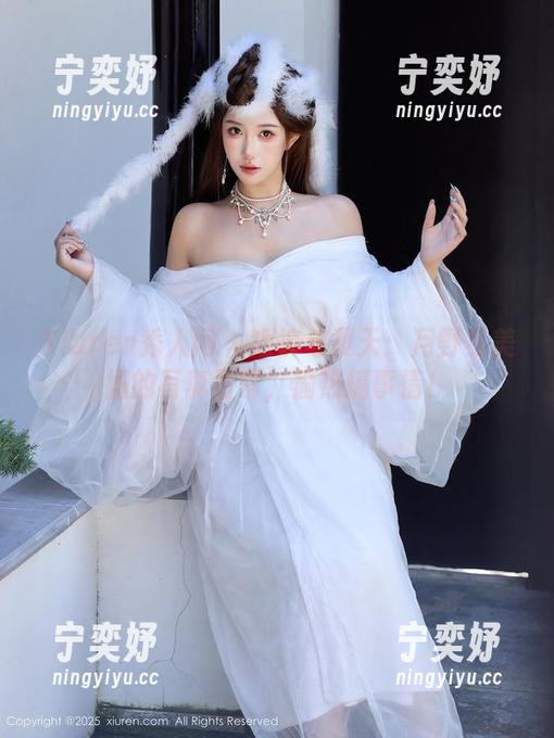 Xiuren秀人网-月野兔美妞 Xiuren秀人网 - 短裤与夏天:月野兔美妞的写真日常,偷热搞事情!