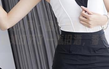 Xiuren秀人网 – 翻开爱酱里的清纯私房写真，犹如打开了一瓶旧酒，香气扑鼻。