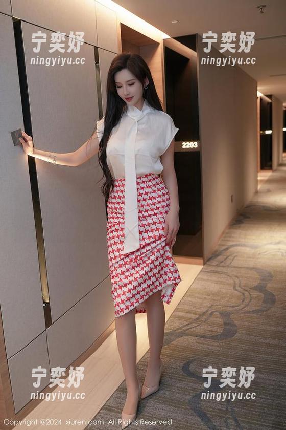 Xiuren秀人网 - 观看下这件中式粉服饰，玉兔miki的选衣品味绝了