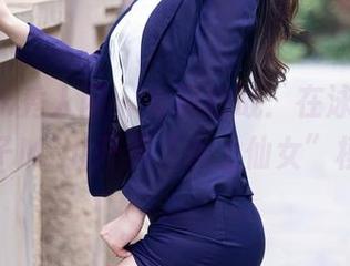 Xiuren秀人网 – 套图挑战：在泳池边，糯美子Mini开启“水上仙女”模式！