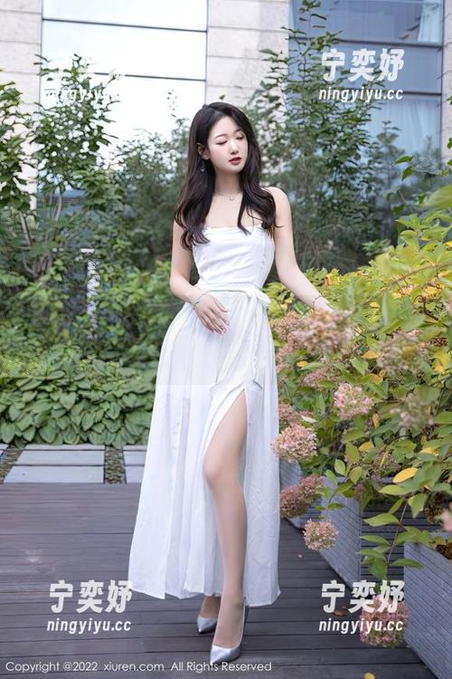 Xiuren秀人网-艾希儿 Xiuren秀人网 - 从此,超高清艾希儿的死库水照片,水的温度刚好,你试吗?