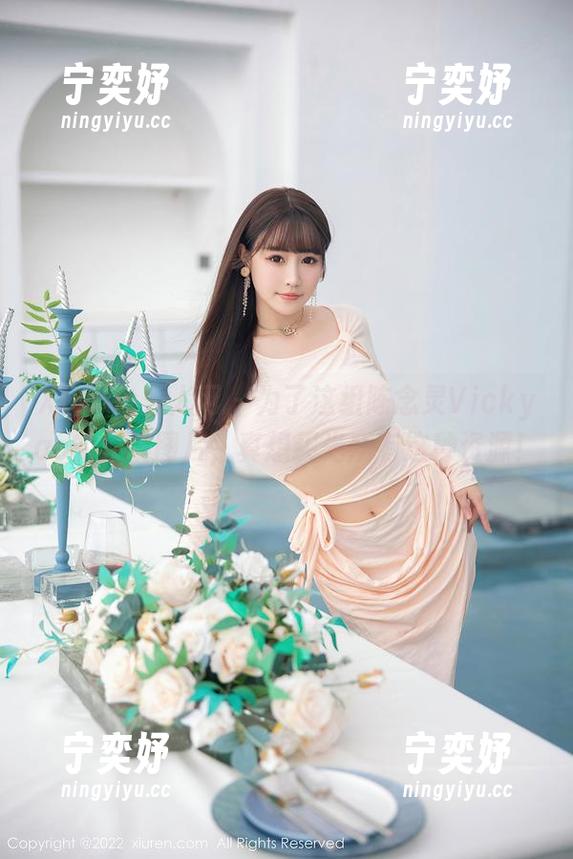 Xiuren秀人网-陈念灵Vickyao Xiuren秀人网 - 为了这组陈念灵Vickyao的套装图片,真想买光所有这种资源!