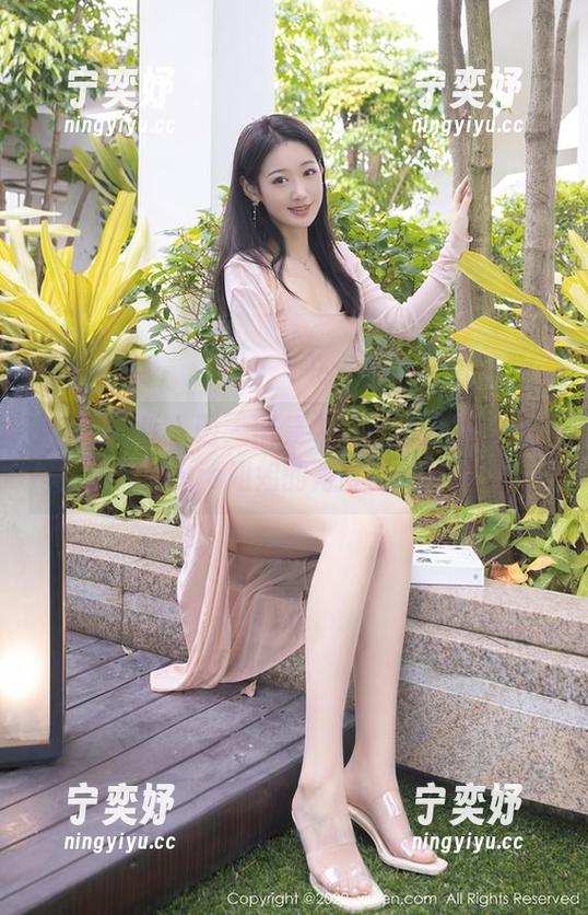 Xiuren秀人网-雨儿酱eve Xiuren秀人网 - 图集中透露的无聊细节:雨儿酱eve姐姐的角度不一般哦!