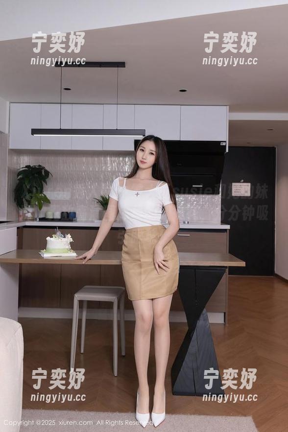Xiuren秀人网 - 雯大王susie和她的妹妹，无敌高清图库里的姐妹花，分分钟吸引眼球！