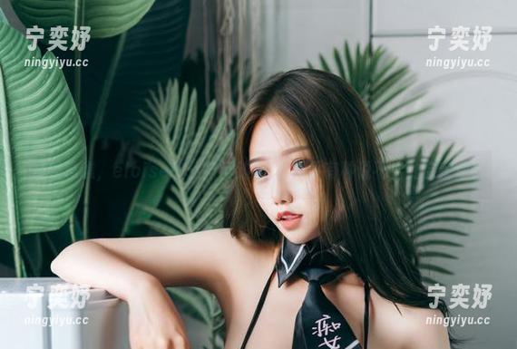 在线瞧瞧，eloise软软与河边JK，似乎有种说不出的亲密感！