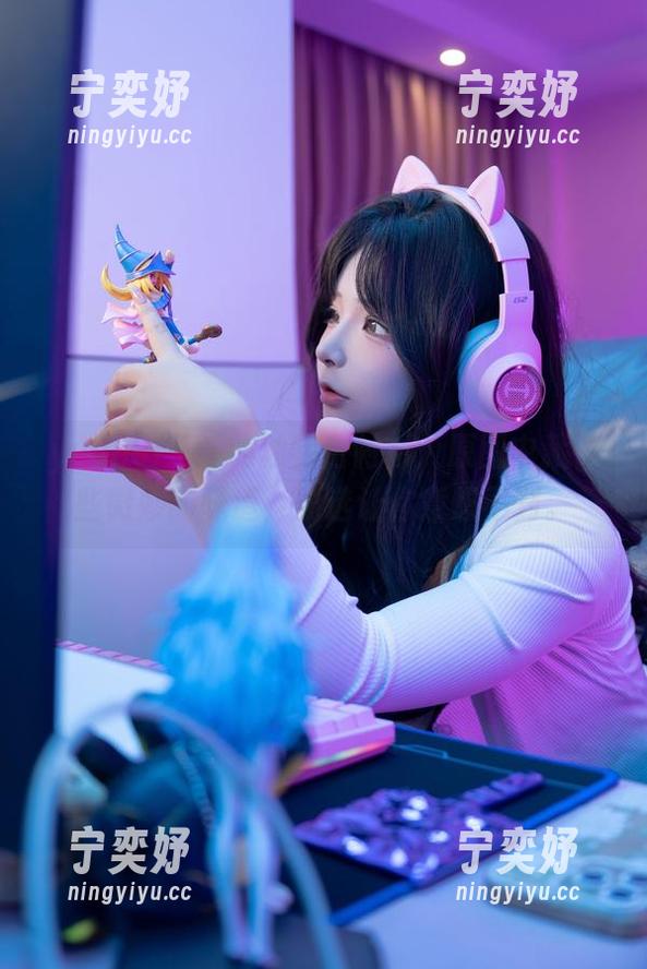 yuuhui玉汇 yuuhui玉汇的独特白衬衫:原图中藏了些微妙的味道,精选让你意想不到。