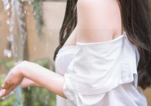 一智智的美脚说：选我选我！精选套图让你无法不关注。