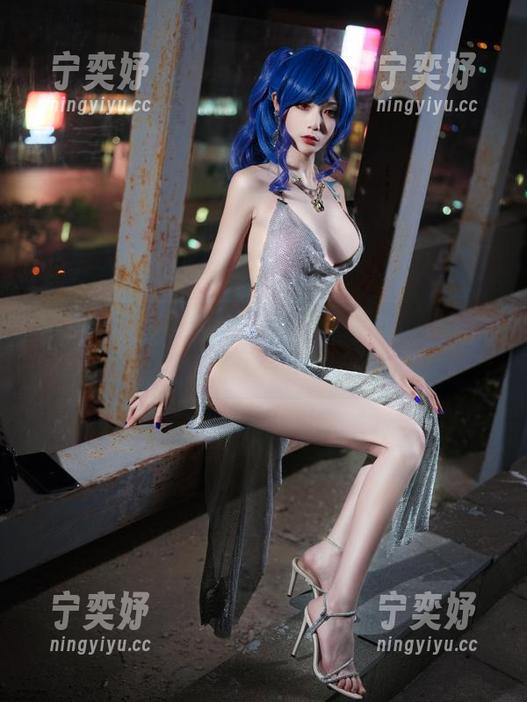 全套写真陪你逗乐：一米八的大梨子和她的2B奇遇记！