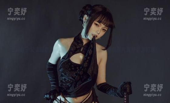 七月喵子 七月喵子又来翻新潮流了,咦,这些日食本艾路的照片反向引发幻想!