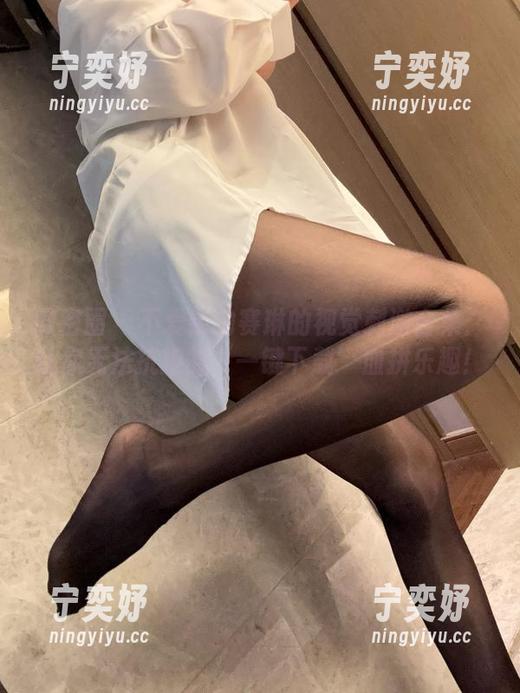 微密圈 - 不爱笑的赛琳的视觉刺激合集：让你无法抗拒的‘一键下载’血拼乐趣！