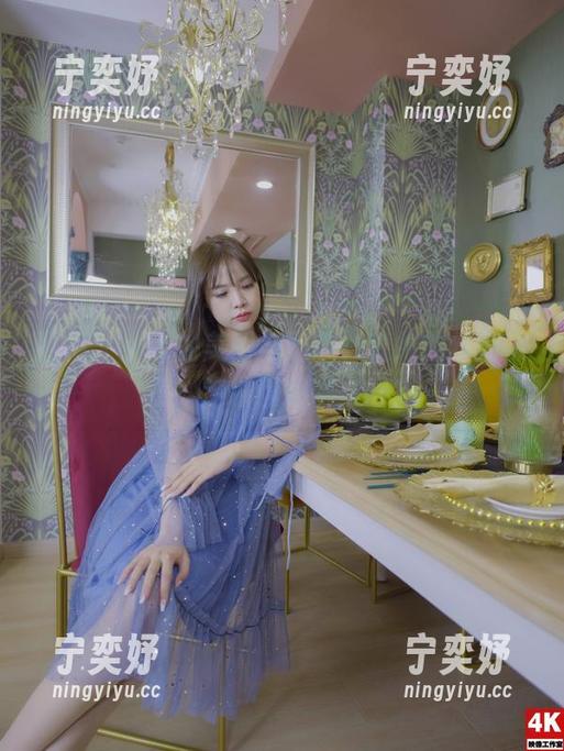 丽柜-小七 丽柜 - 小七的美图与下载,缠绵的丝情袜意,这波值得考虑吗?