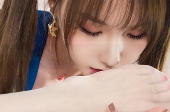 丽柜 – 糟糕！心心的小护士又在图库里展示她的灵感了