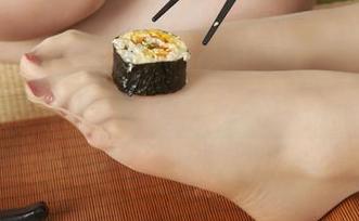 丽柜 – 在线作品：敏儿在校园中的另类风貌