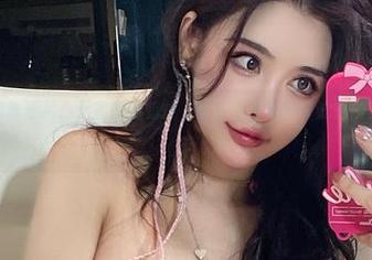 微密圈 – 最新照片：于芷晴的旅拍，难道是带着自带滤镜的蓝天白云吗？