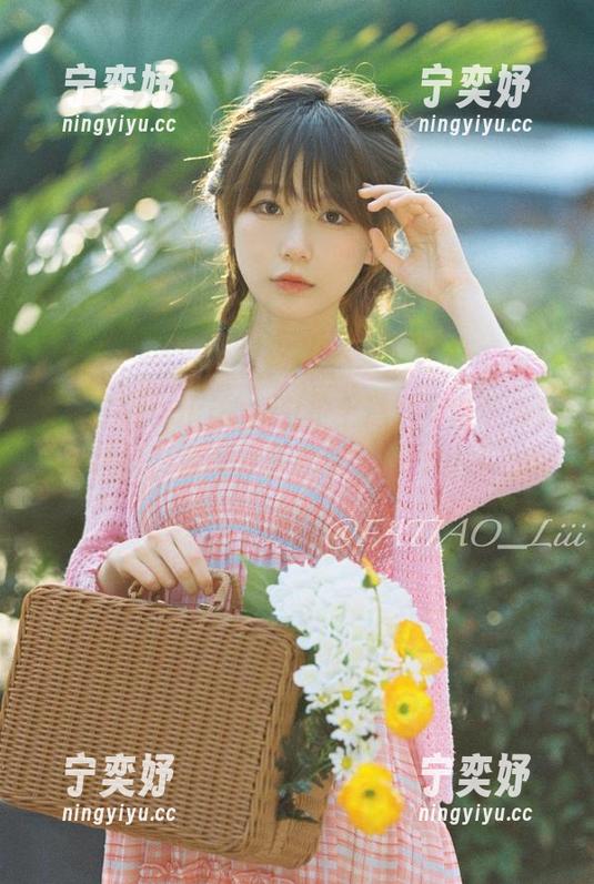 发条少女yoki 发条少女yoki的红白护士造型简直可爱到疯狂,原图分享秒变磕CP大片!