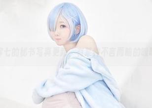 这次名濑弥七的秘书写真更新，有某种不言而喻的暧昧在闪烁。