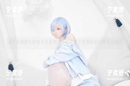 这次名濑弥七的秘书写真更新，有某种不言而喻的暧昧在闪烁。