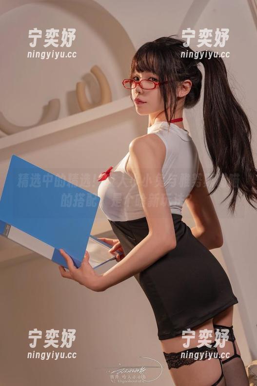 咬人小小兔 精选中的精选!咬人小小兔与雅努斯喵喵的搭配,是个啥新玩法?