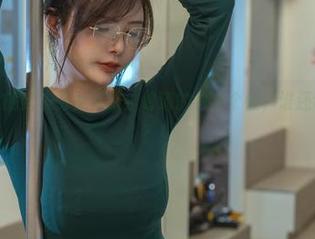 夏小秋秋秋的红发修女图集：修道的也有个性，谁还说修女不行？！