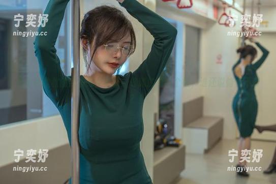 夏小秋秋秋的红发修女图集：修道的也有个性，谁还说修女不行？！