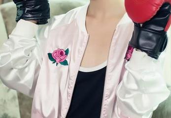 头条女神 – 火儿的原图，爱的盛放我能看出点什么，但也可能是错觉